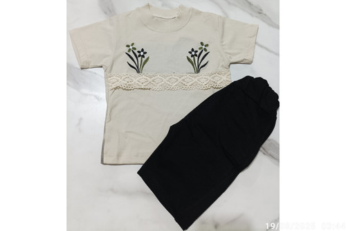 ست تیشرت شلوارک دخترانه طرح گلدوزی و گیپور