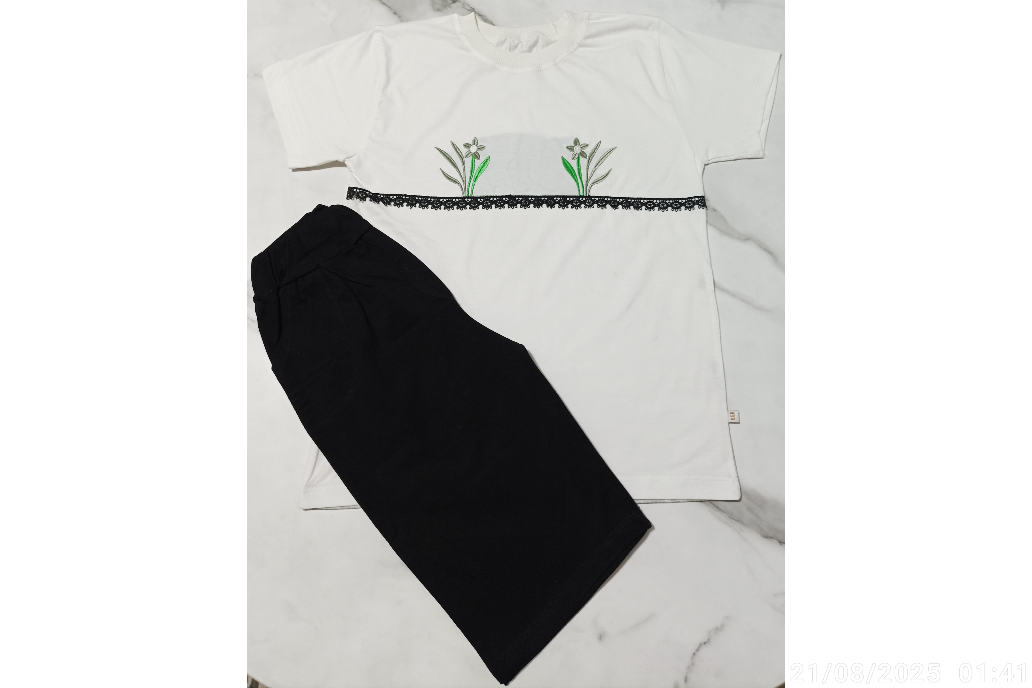 ست تیشرت شلوارک دخترانه طرح گلدوزی